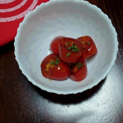 家庭菜園で作ったミニトマト「アイコ」を使いました。簡単で美味しいレシピ、ありがとうございます。